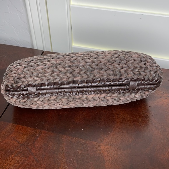 Kayu Brown Raffia & Cotton Clutch With Kiss Clasp - Picture 6 of 15